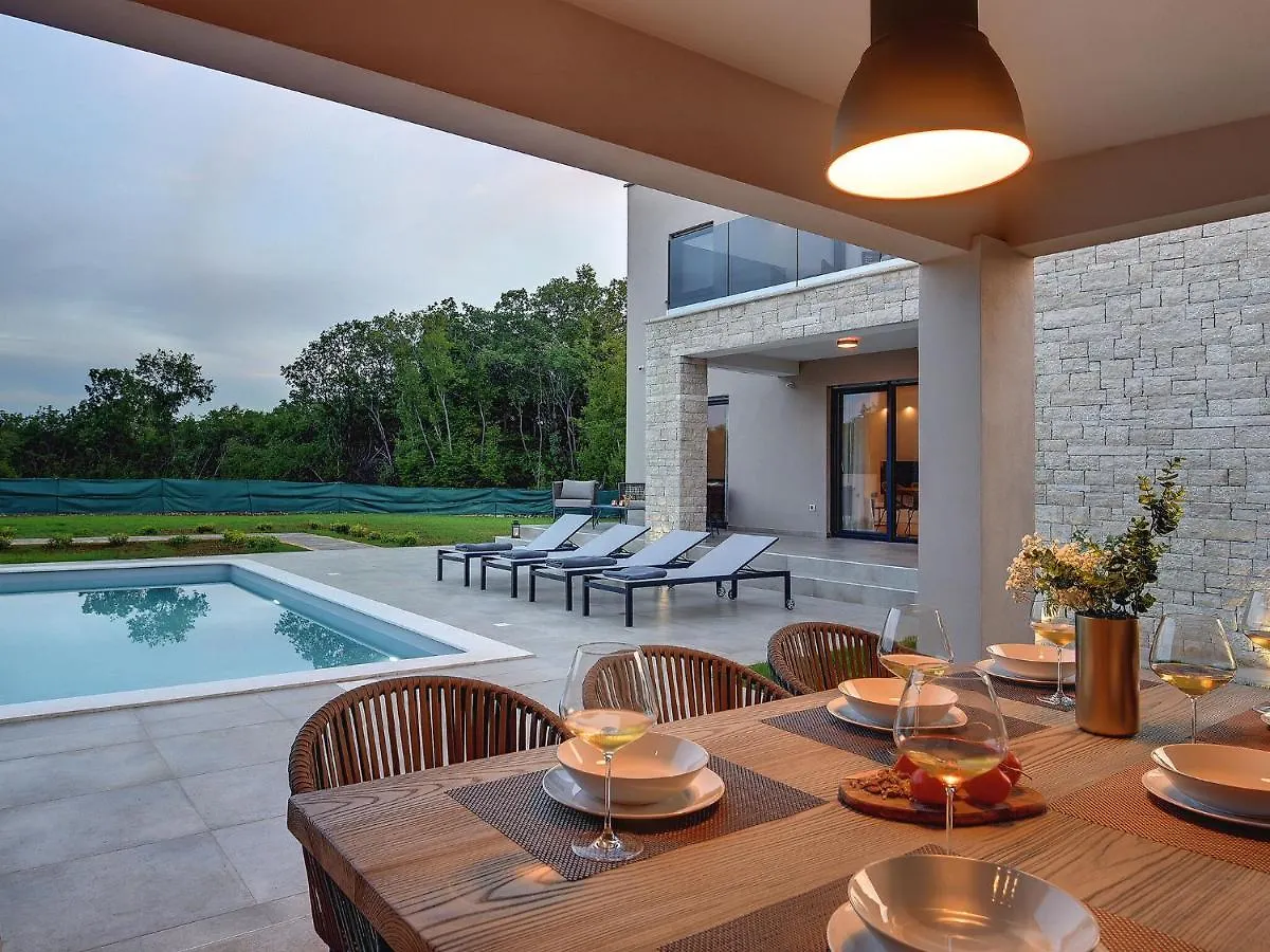 Modern Villa With Swimming Pool 풀라 크로아티아