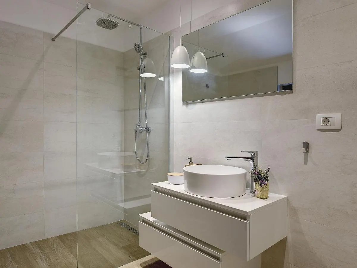 Modern Villa With Swimming Pool 풀라 0*,  크로아티아