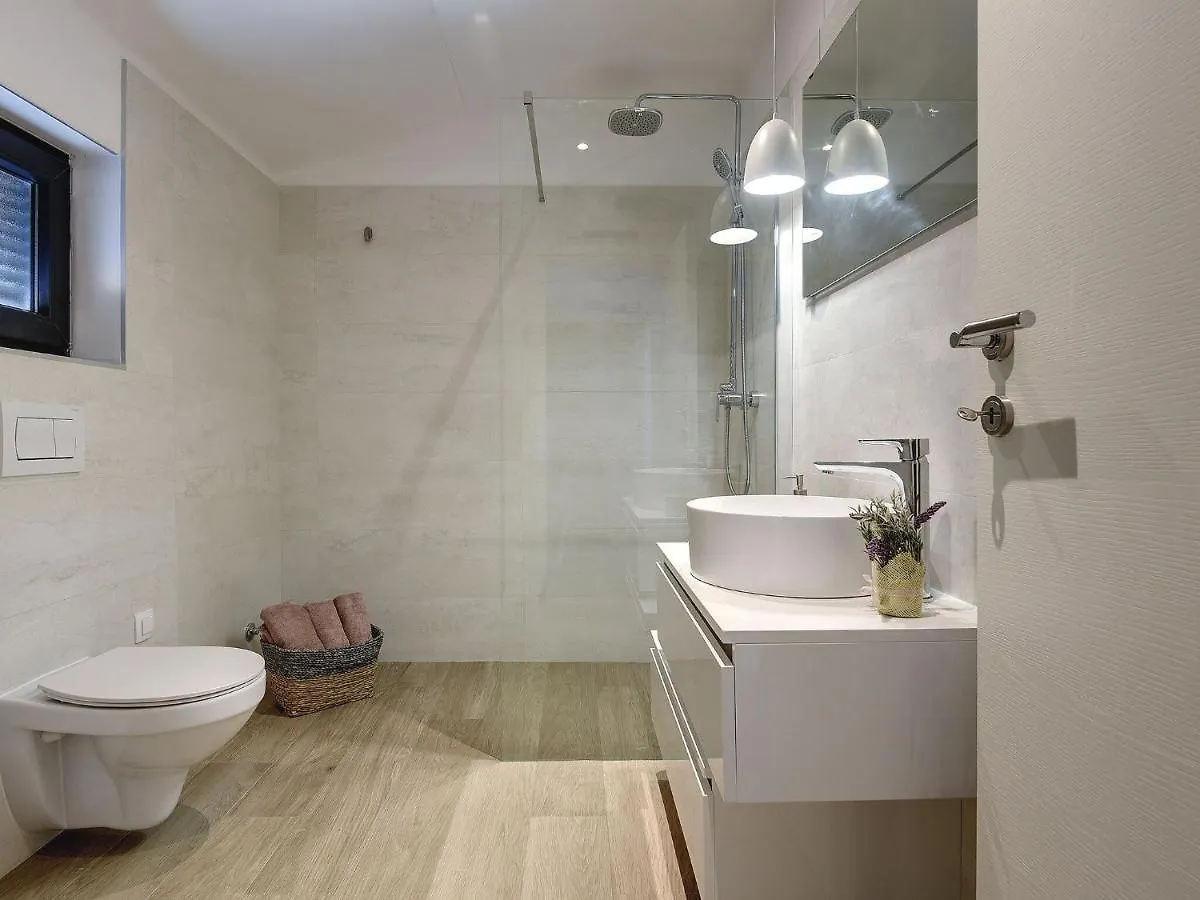Modern Villa With Swimming Pool Pula