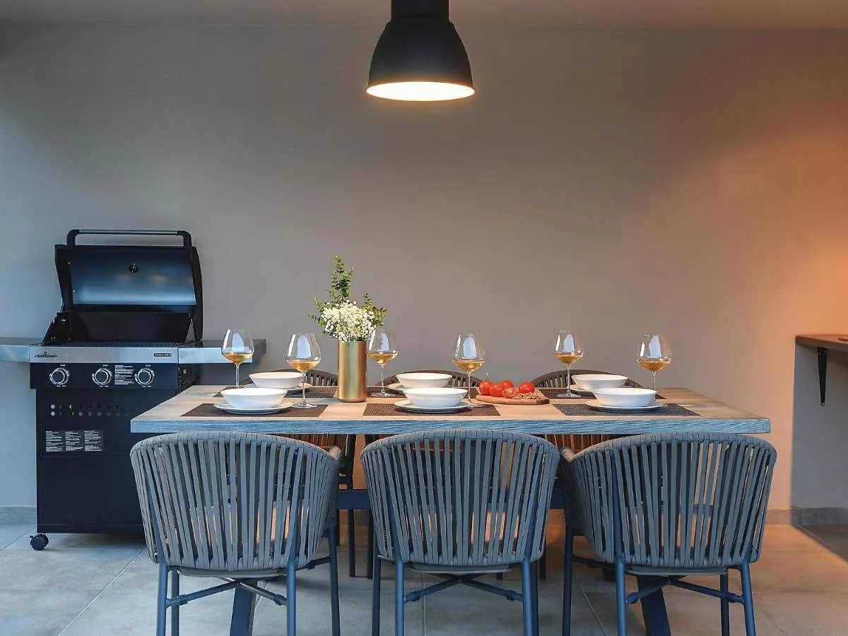 Modern Villa With Swimming Pool Pula